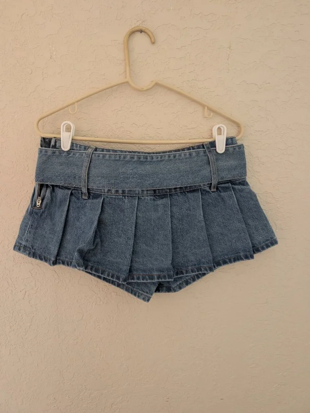 Edikted Pleated Low Rise Belted Micro Denim Skort Skirt Shorts Size M Y2K